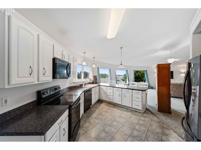 1101 BLANCO Ave, Coos Bay, OR 97420