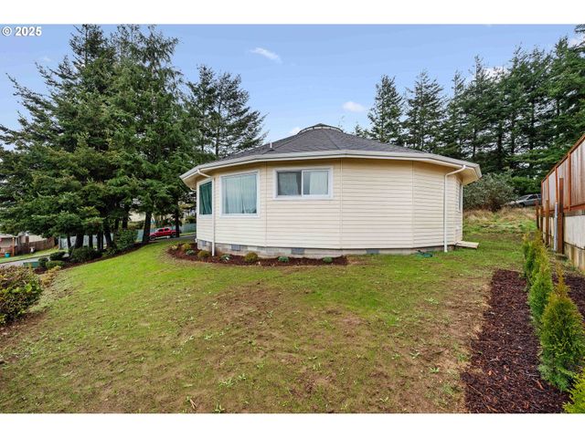 1101 BLANCO Ave, Coos Bay, OR 97420