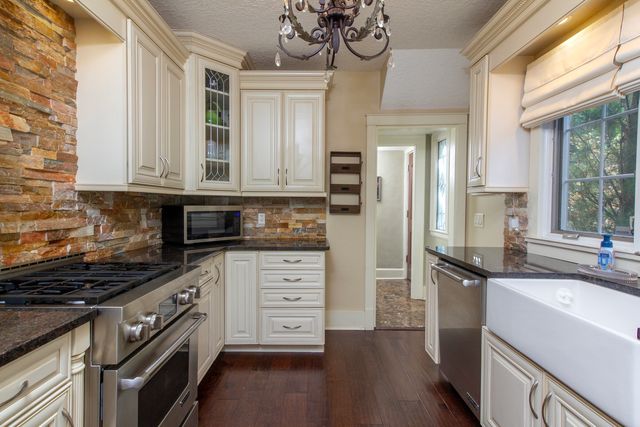 315 Ridgewood Avenue, Davenport, IA 52803