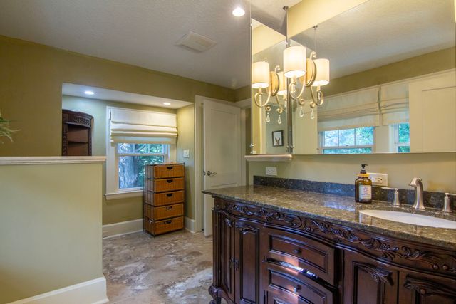 315 Ridgewood Avenue, Davenport, IA 52803
