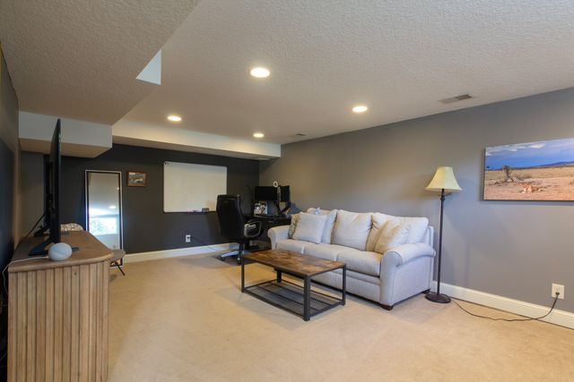 315 Ridgewood Avenue, Davenport, IA 52803