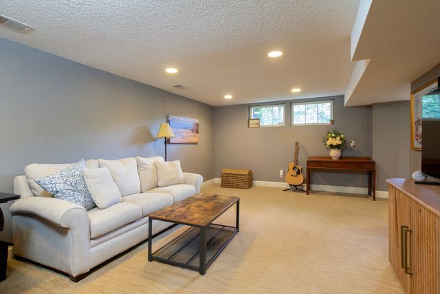 315 Ridgewood Avenue, Davenport, IA 52803