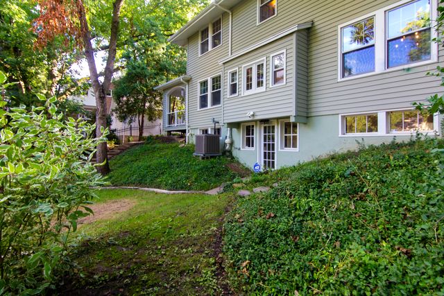 315 Ridgewood Avenue, Davenport, IA 52803