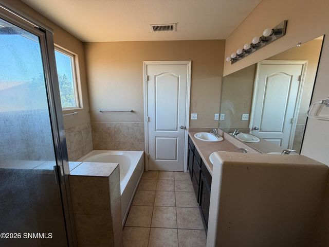 5122 Kensington Way, Las Cruces, NM 88012