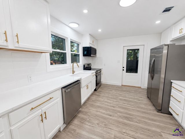 103 Edna Place, Warner Robins, GA 31093