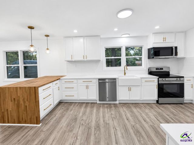 103 Edna Place, Warner Robins, GA 31093