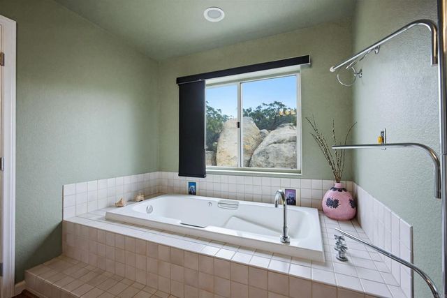 42055 Canyonside Court, Aguanga, CA 92536