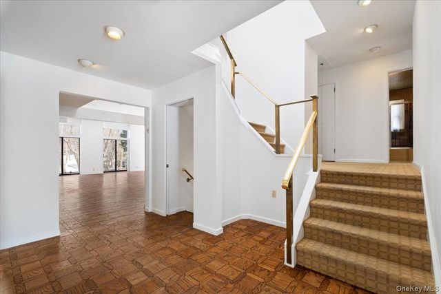 3 Runyon Place, Scarsdale, NY 10583