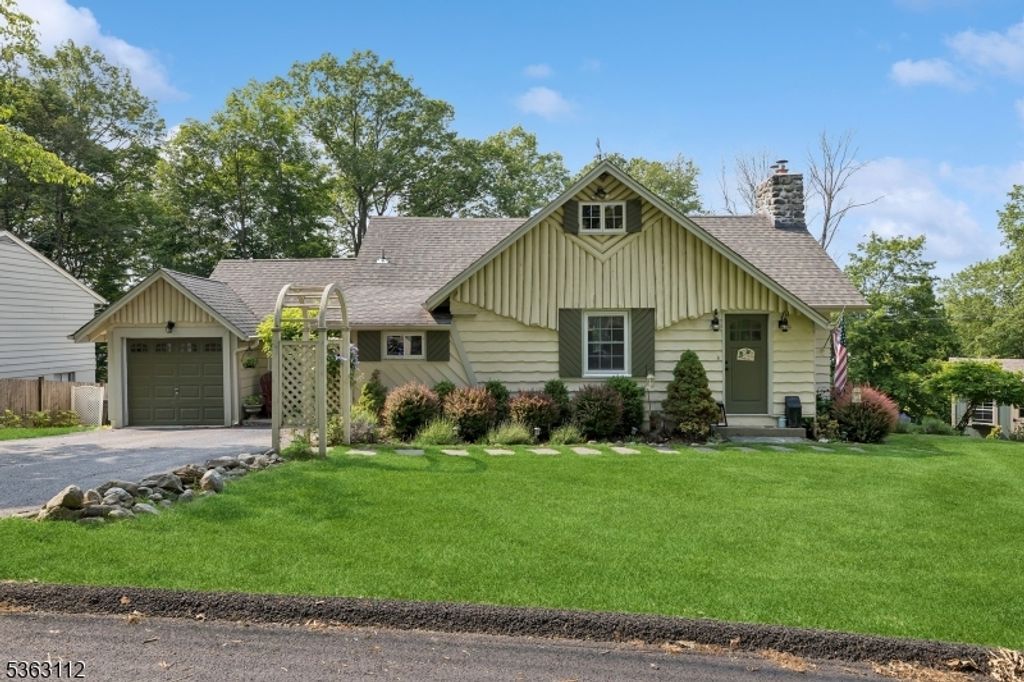 40 Hillside Rd, Sparta Twp., NJ 07871