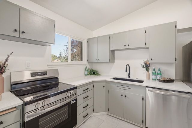 6814 N Post St, Spokane, WA 99208