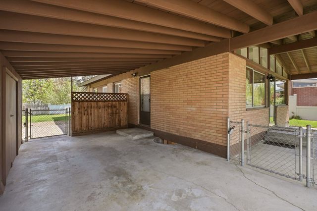 6814 N Post St, Spokane, WA 99208