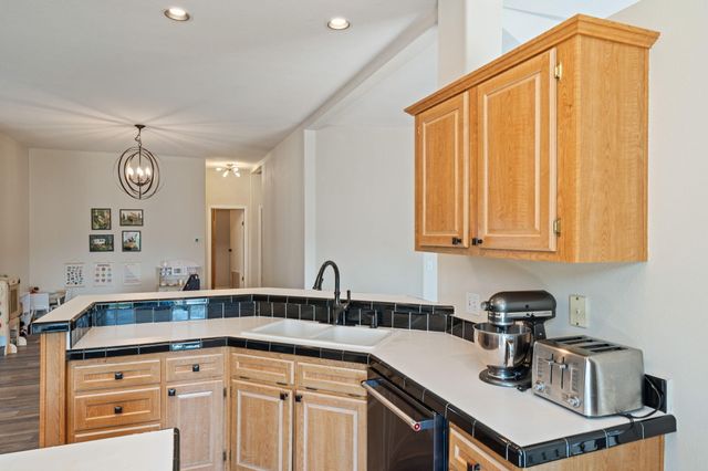 604 NE Shoshone Drive, Redmond, OR 97756