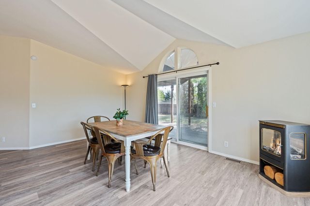 604 NE Shoshone Drive, Redmond, OR 97756