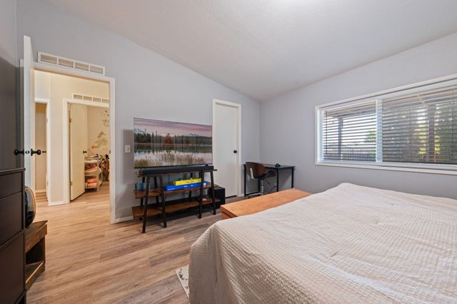 604 NE Shoshone Drive, Redmond, OR 97756