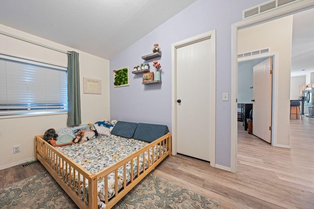 604 NE Shoshone Drive, Redmond, OR 97756