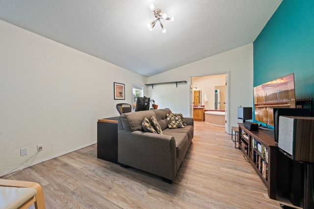 604 NE Shoshone Drive, Redmond, OR 97756