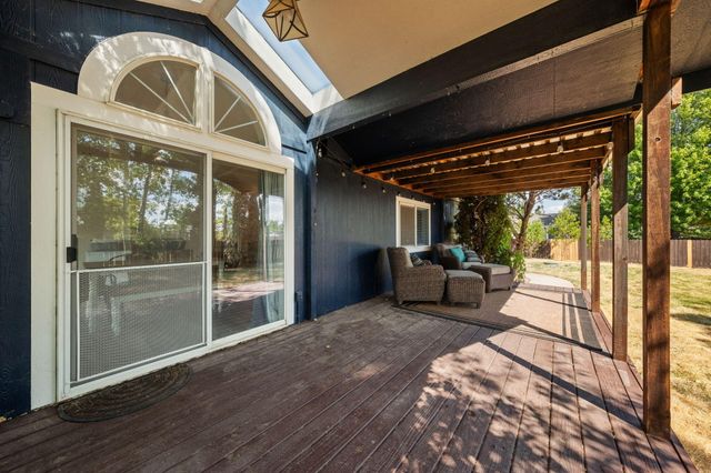 604 NE Shoshone Drive, Redmond, OR 97756