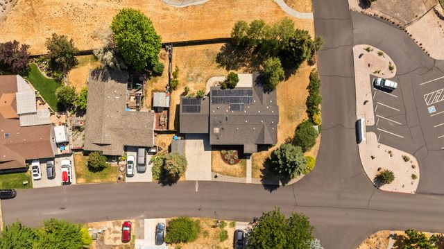 604 NE Shoshone Drive, Redmond, OR 97756