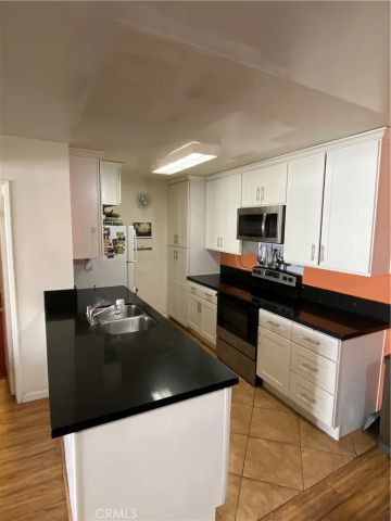 5334 Lindley Avenue 319, Encino, CA 91316