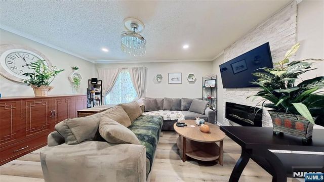 366 Cottonwood Way, Mahwah, NJ 07430