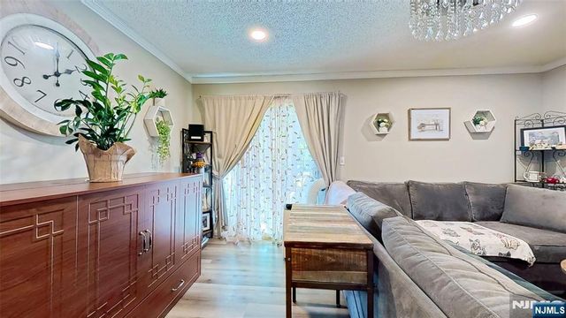 366 Cottonwood Way, Mahwah, NJ 07430