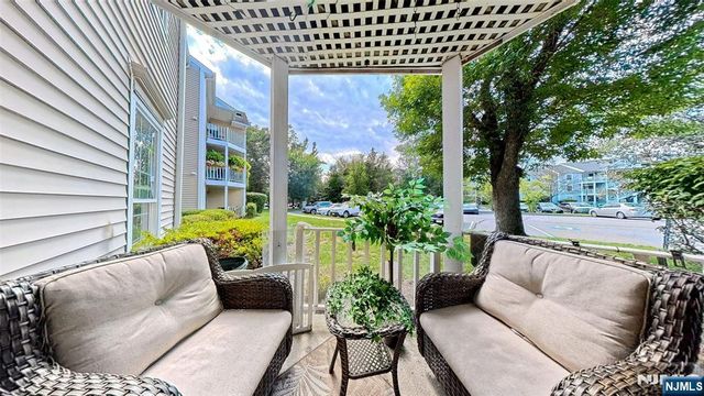 366 Cottonwood Way, Mahwah, NJ 07430