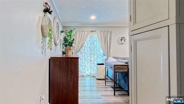 366 Cottonwood Way, Mahwah, NJ 07430