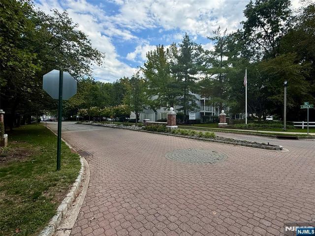 366 Cottonwood Way, Mahwah, NJ 07430