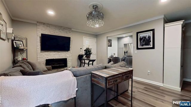 366 Cottonwood Way, Mahwah, NJ 07430