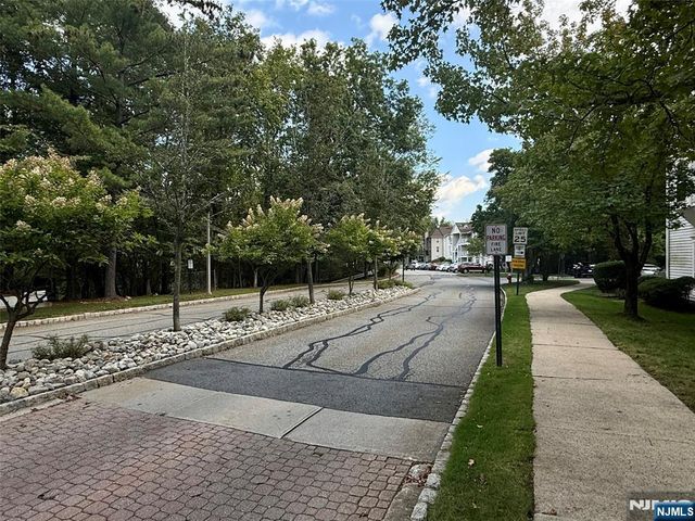 366 Cottonwood Way, Mahwah, NJ 07430