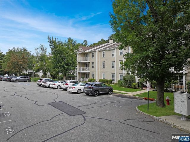 366 Cottonwood Way, Mahwah, NJ 07430