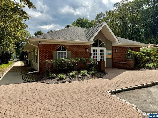 366 Cottonwood Way, Mahwah, NJ 07430