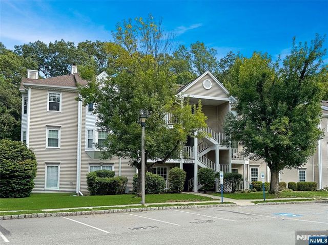 366 Cottonwood Way, Mahwah, NJ 07430