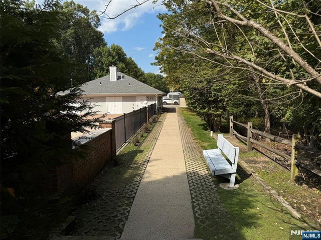 366 Cottonwood Way, Mahwah, NJ 07430