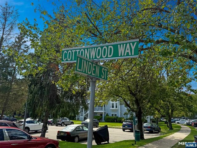 366 Cottonwood Way, Mahwah, NJ 07430