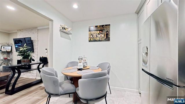 366 Cottonwood Way, Mahwah, NJ 07430