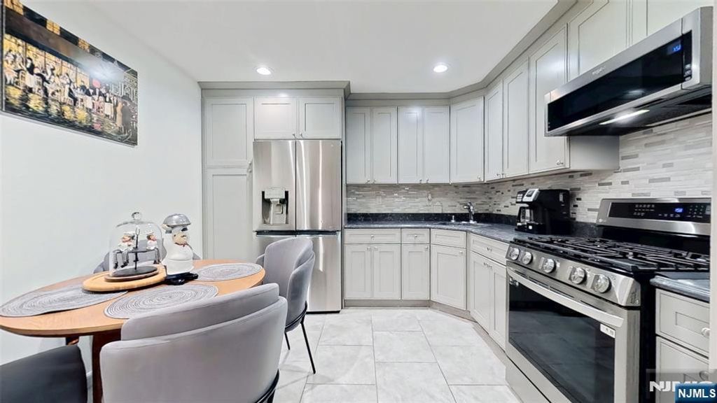 366 Cottonwood Way, Mahwah, NJ 07430