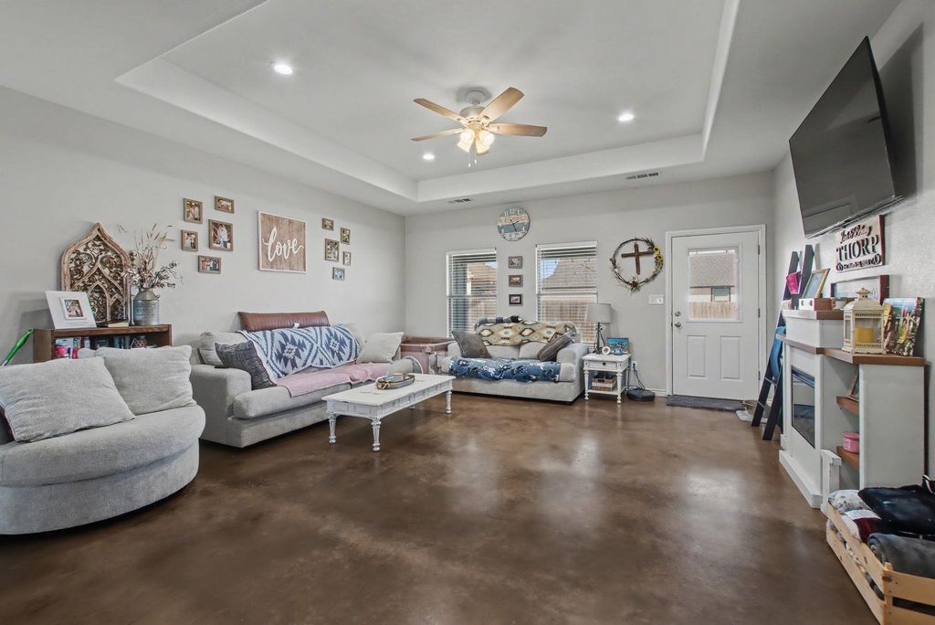 1135 Limestone DR, Lampasas, TX 76550