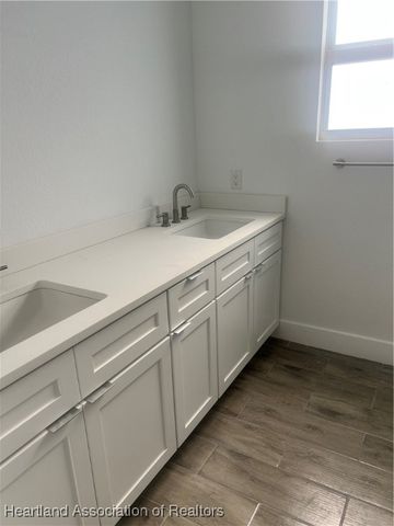 239 Pelican Avenue, Sebring, FL 33870