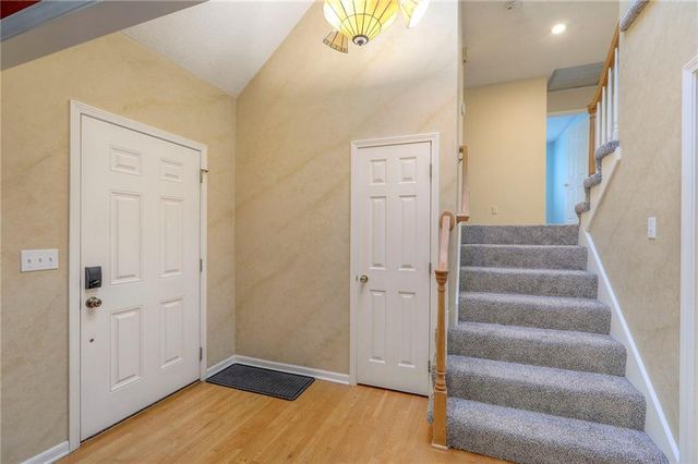 1117 NE Clubhouse Lane, Lee's Summit, MO 64086