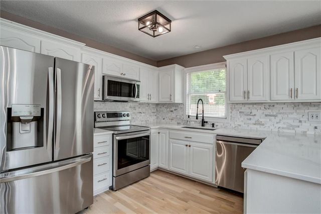503 S 137th Place, Bonner Springs, KS 66012
