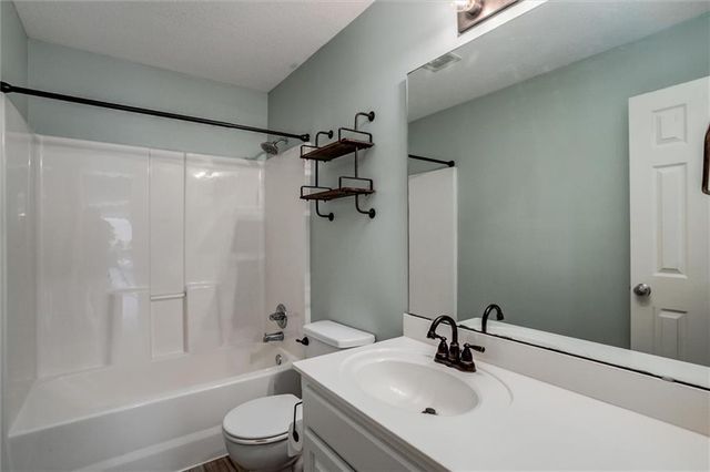 503 S 137th Place, Bonner Springs, KS 66012