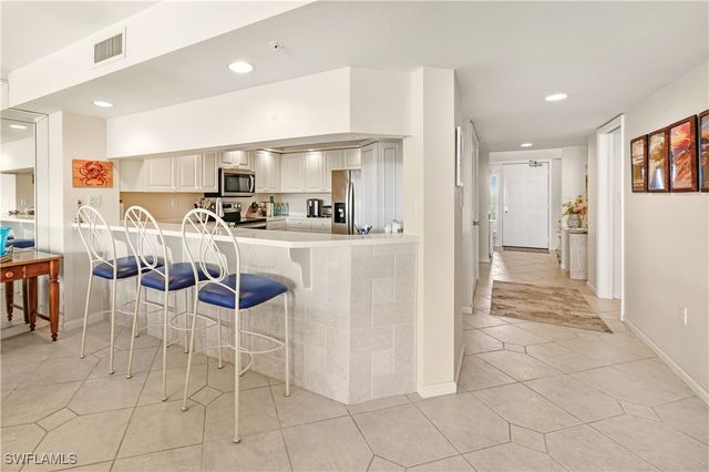 21 Bluebill AVE 403B, Naples, FL 34108