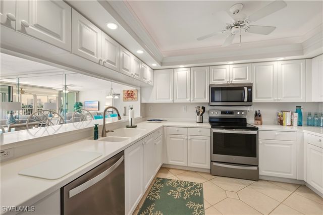 21 Bluebill AVE 403B, Naples, FL 34108