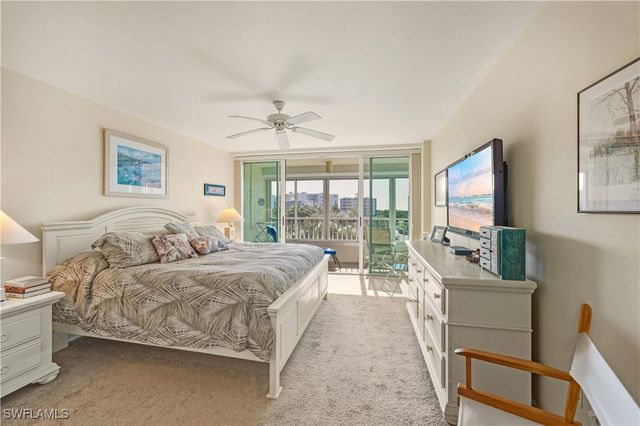 21 Bluebill AVE 403B, Naples, FL 34108