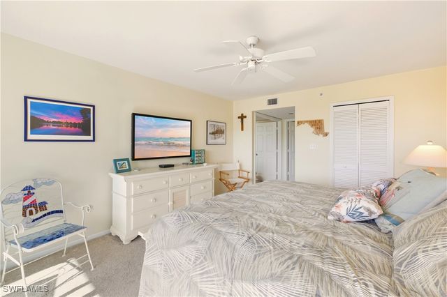 21 Bluebill AVE 403B, Naples, FL 34108