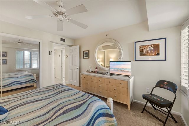 21 Bluebill AVE 403B, Naples, FL 34108