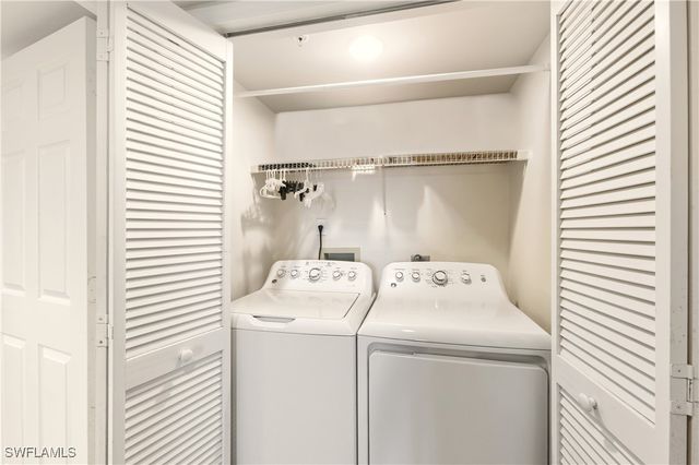 21 Bluebill AVE 403B, Naples, FL 34108