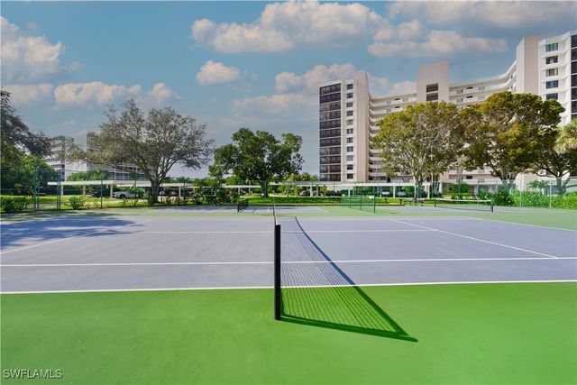 21 Bluebill AVE 403B, Naples, FL 34108