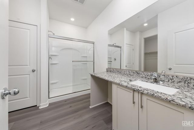 8009 Blueberry Avenue, Bakersfield, CA 93313